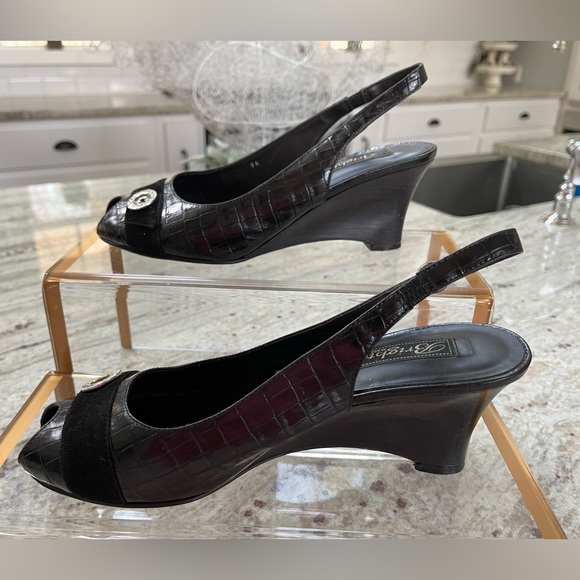 Women's Brighton 8.5 M Black Slingback Heels Crocodile Embossed - Picture 3 of 6
